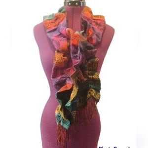 V. FRAAS Ruffled Scarf